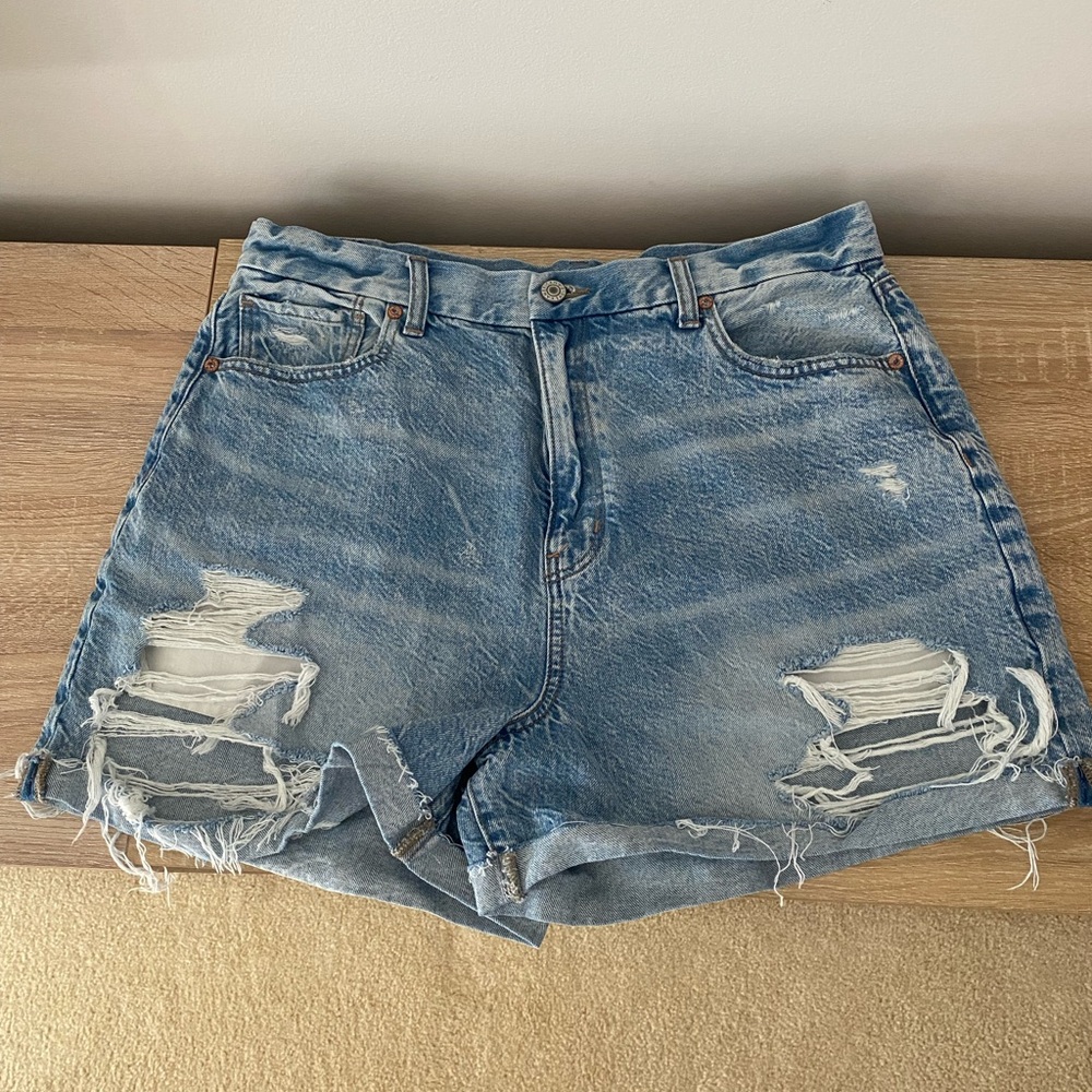 American Eagle - Curvy High Wasted Shorts